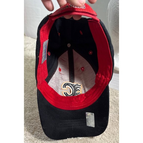 Reebok NHL Calgary Flames Hat Red & Black Adjustable Cap - Picture 5 of 8
